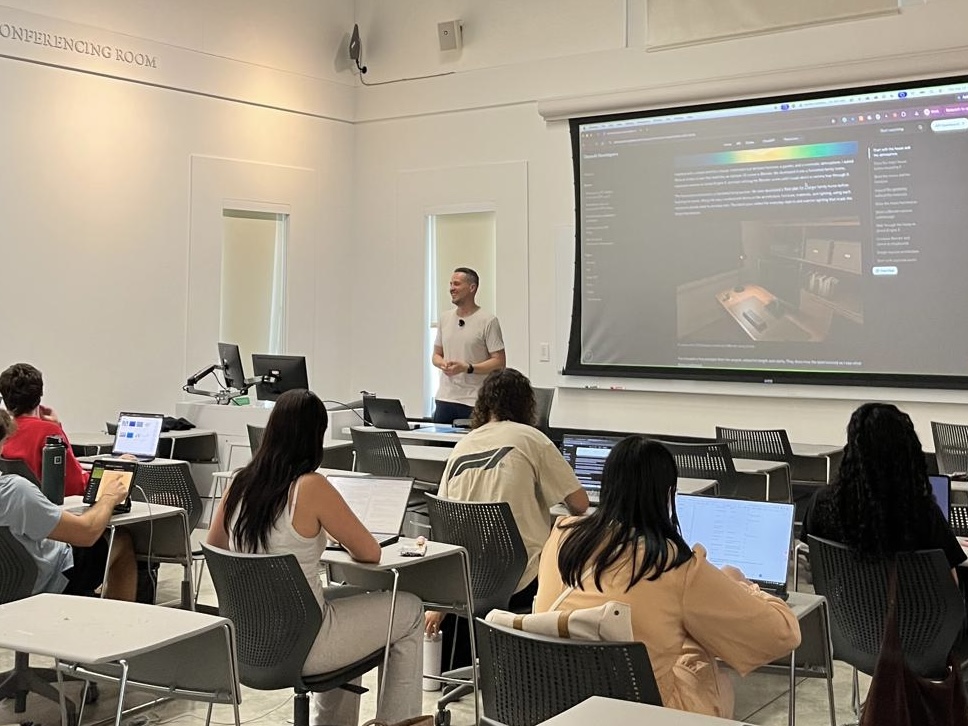 Thiago E. Ferreira teaching Human-Centered AI at the University of Miami