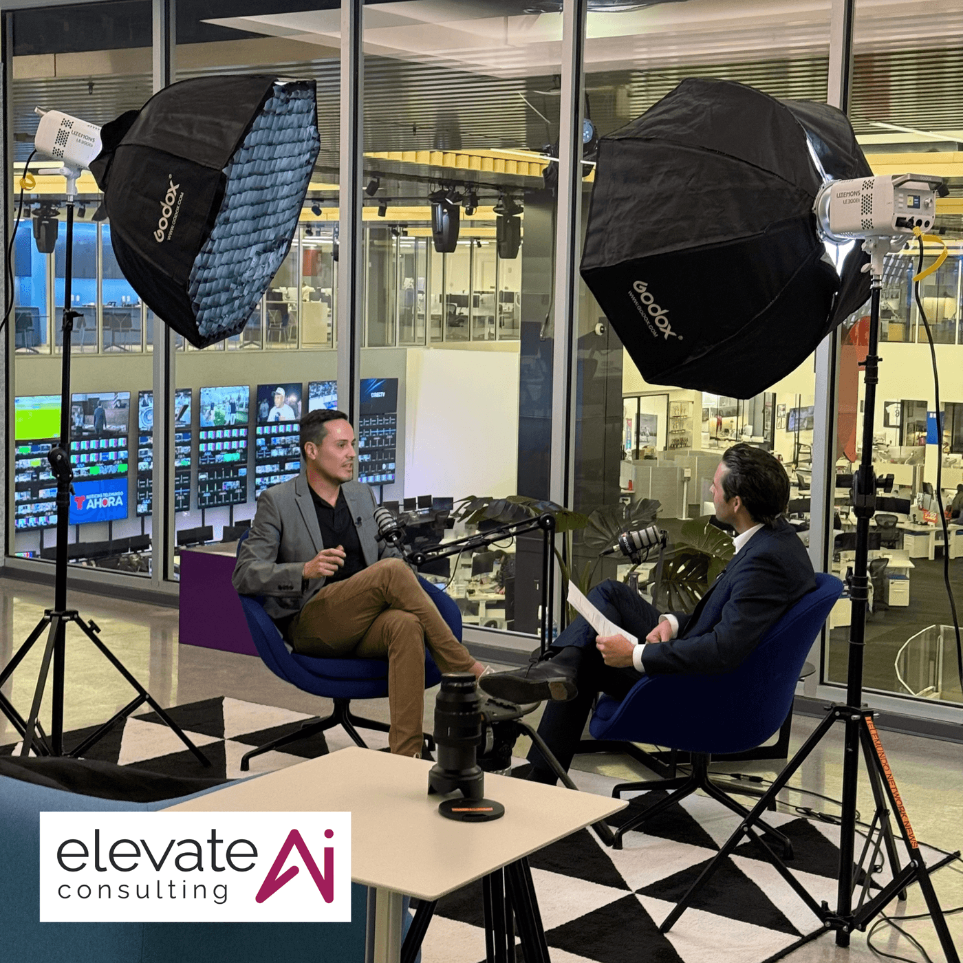 Thiago Ferreira de Elevate AI Consulting con Julio Vaqueiro en Un Día a la Vez de Noticias Telemundo
