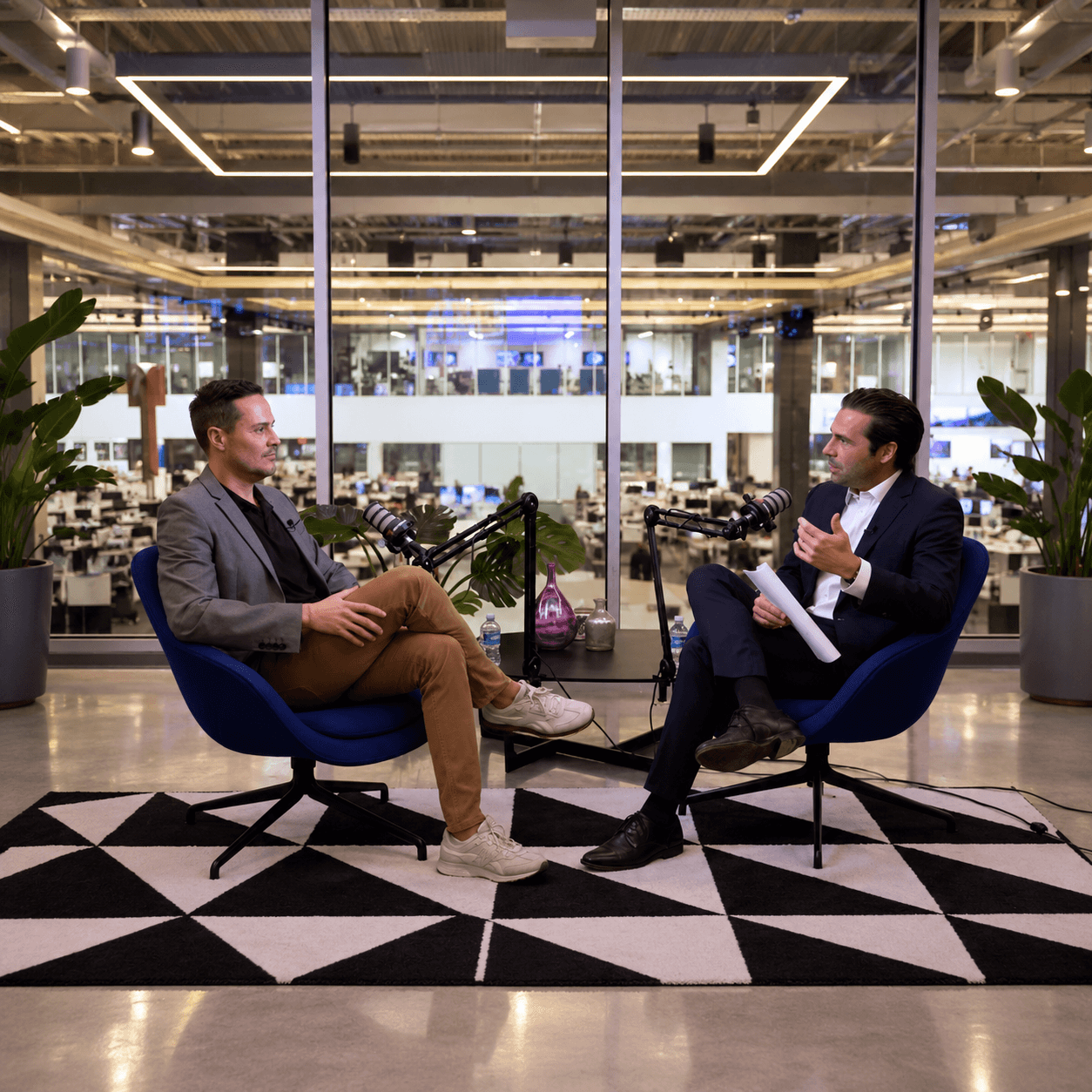 Thiago Ferreira of Elevate AI Consulting speaking with Julio Vaqueiro on Noticias Telemundo Un Día a la Vez